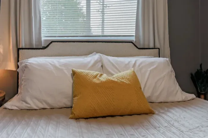 Spacious and bright bedroom with a plush queen-sized bed, luxury linens, and a peaceful atmosphere to guarantee a restful sleep during your stay.