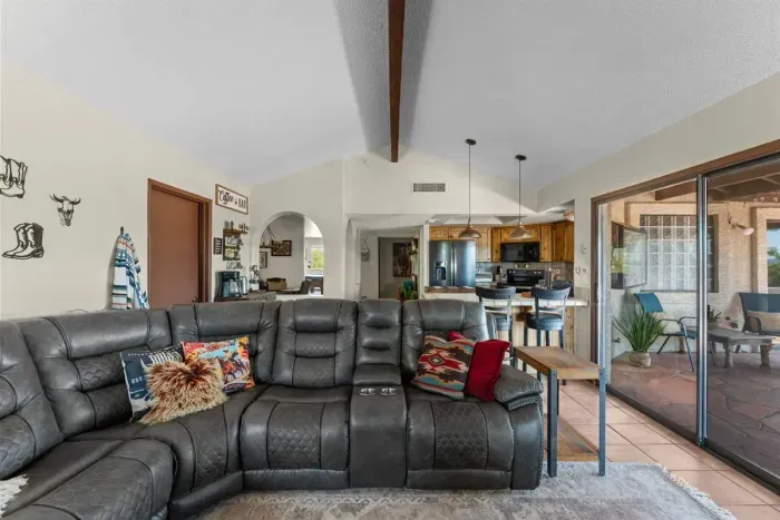 This welcoming living area blends rustic charm with modern comfort, featuring spacious seating, western-inspired décor, and bright windows that fill the room with natural light.