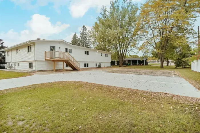 Al fresco paradise – soak up the sun and fresh air in our charming outdoor area.

Free parking
