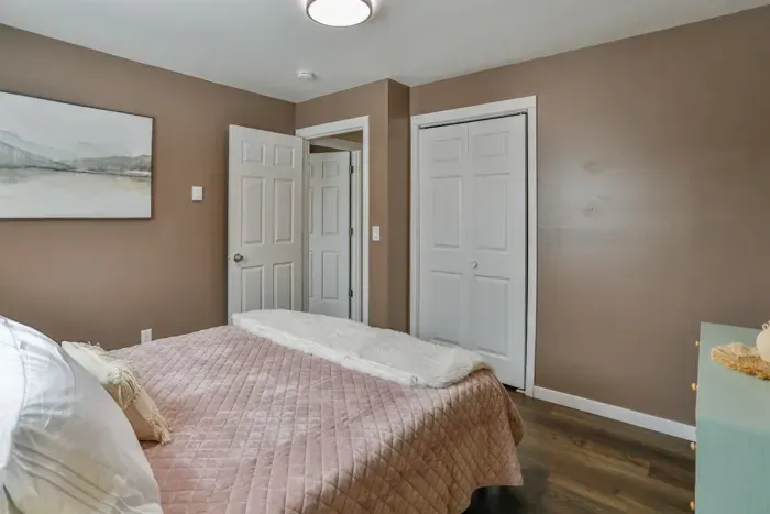 Spacious and versatile—our extra room offers the perfect space for relaxation or productivity.