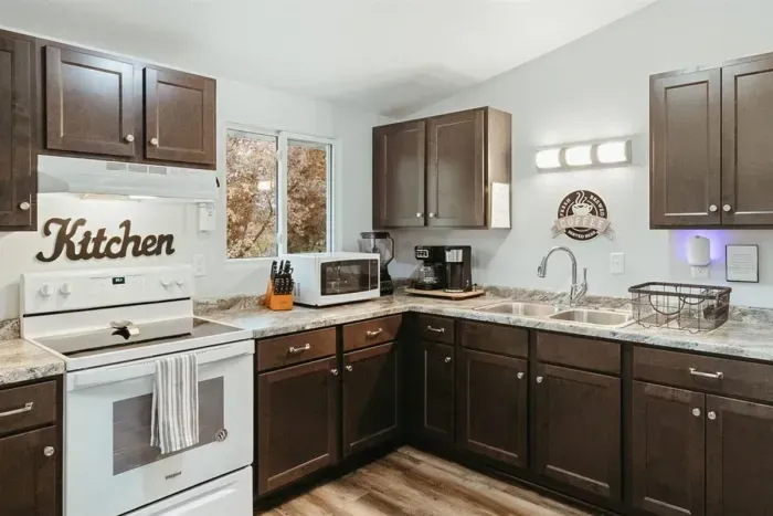 Sleek and functional – everything you need to whip up a delicious mealKitchenStainless refrigeratorstoveCoffee makerKitchenette OvenKettle BlenderMicrowaveCoffee machineDinning areaEating area