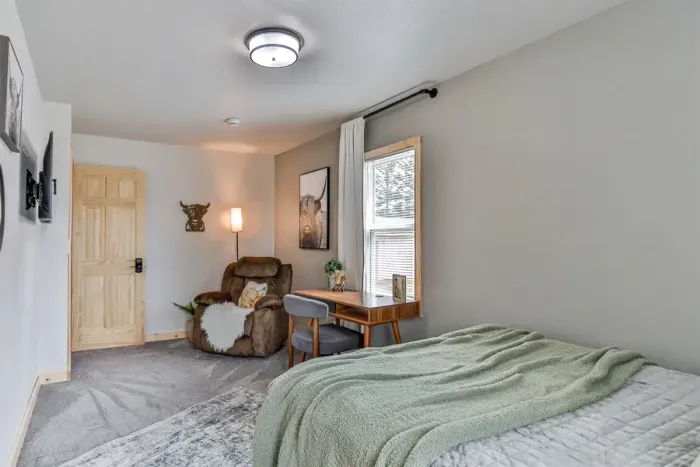 Chic and cozy bedroom ideal for travelers seeking comfort, convenience, and tranquility.