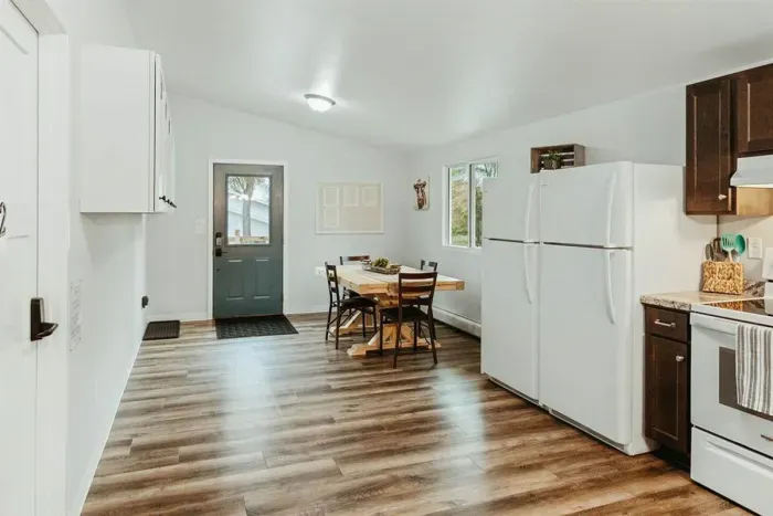 Cook, dine, and indulge – discover the joy of cooking in our modern kitchen.

Kitchen
Refrigerator
stove
Coffee maker
Kitchenette 
Oven
Kettle 
Blender
Microwave
Coffee machine