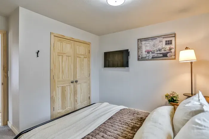 Chic and cozy bedroom ideal for travelers seeking comfort, convenience, and tranquility.