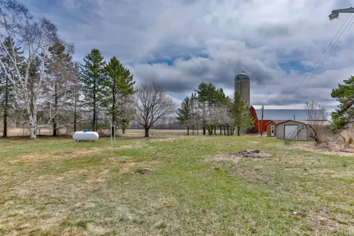 Charming outdoor facade with neat surroundings and easy access.
