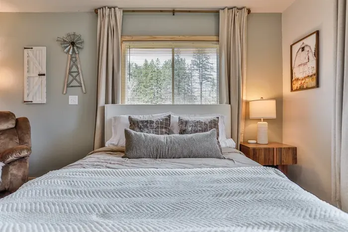 Cozy, modern bedroom with comfy bed, fast Wi-Fi, and relaxing ambiance, perfect for a restful stay.