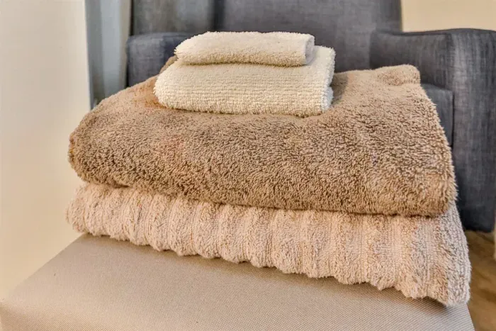 ndulge in comfort—our luxurious bathroom is crafted for ultimate relaxation.