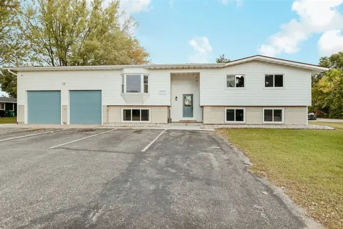 Discover tranquility in the heart of Manor, Washington

Free parking space