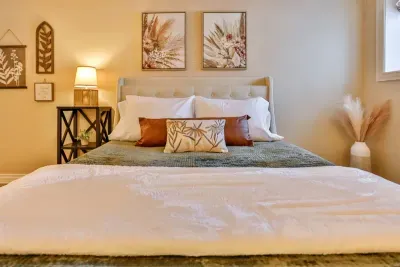 Thoughtfully chosen textures and neutral tones create a clean, elegant look, while soft lighting adds a cozy, relaxing ambiance. Ideal for guests who appreciate modern comfort with a touch of understated luxury.