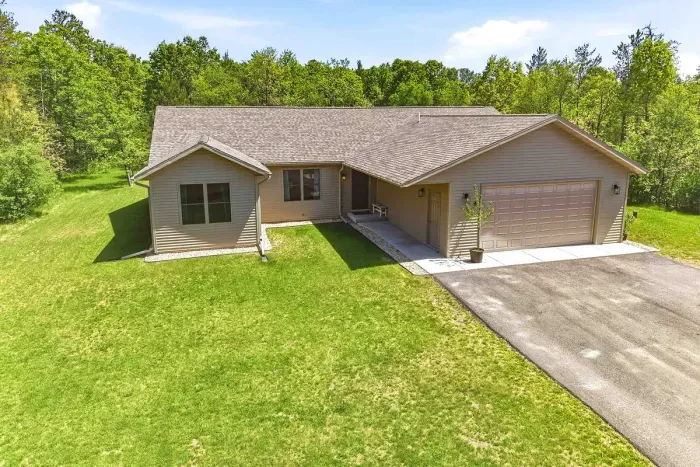 Arrive to a peaceful single-level retreat tucked into lush greenery, with open space, quiet surroundings, and room to truly unwind.