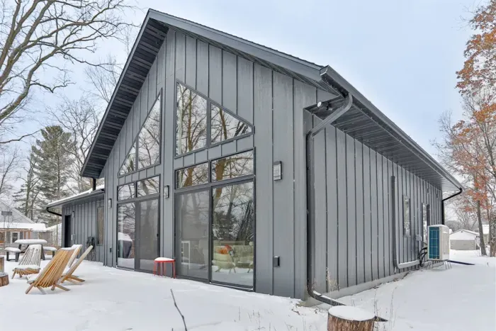 Nestled along the shoreline, this cozy 3BR winter getaway features picturesque views and a peaceful, private feel.