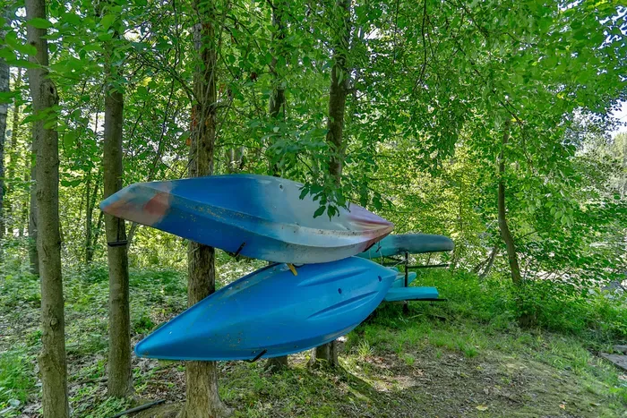 Make the most of the lake setting with included kayaks and canoes, perfect for peaceful paddles through nature.