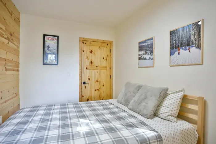 A quiet, comfortable space for couples, friends, or remote workers needing privacy.