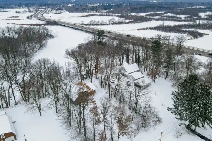 A serene waterfront setting makes this warm 3BR retreat ideal for winter stays, scenic views, and total relaxation.