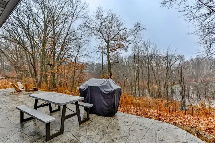 Grill out on the patio with the gas BBQ and dine with mountain and river views.