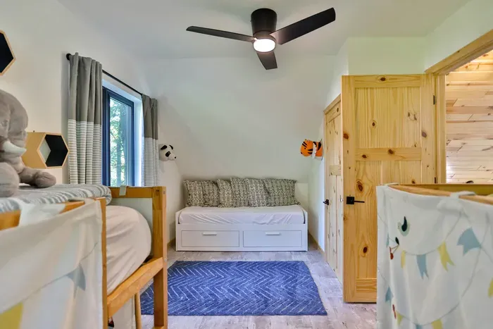 A guest favorite for families and groups - twin loft beds and a sun bed to make it fun and flexible.