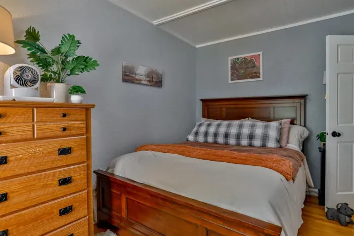 Spacious and versatile—our extra room offers the perfect space for relaxation or productivity.