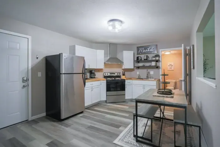 Sleek and functional – everything you need to whip up a delicious mealKitchenStainless refrigeratorstoveCoffee makerKitchenette Oven