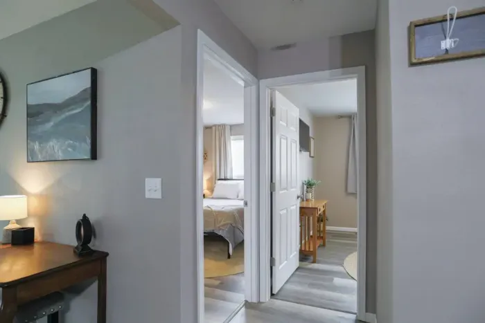 Tastefully designed interiorChic and comfortable – unwind in this stylish living space after a day of exploring. 