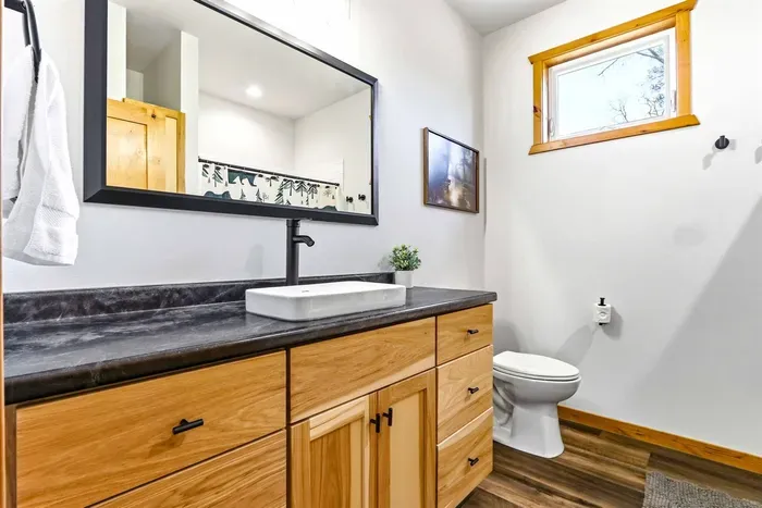 Modern Bathroom with Clean & Fresh Design