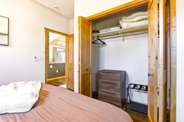 Tranquil Bedroom with Sleek, Minimal Design