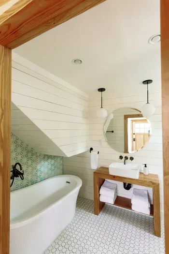 The Sycamore Treehouse - Bathroom