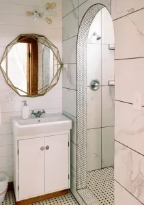The Live Oak Treehouse - Bathroom