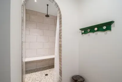 Large Shower Treehouse No. 11