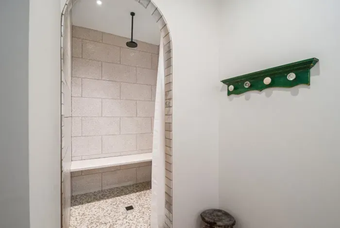 Large Shower Treehouse No. 11