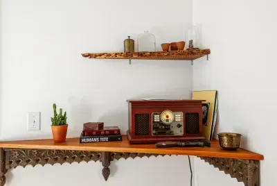 Record Player & Books - Treehouse No. 11