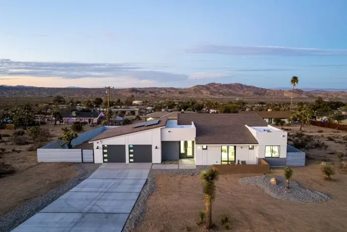 The Pueblo Canyon is a true Oasis in the Joshua Tree Desert, come and experience the tranquility of the landscape ! 