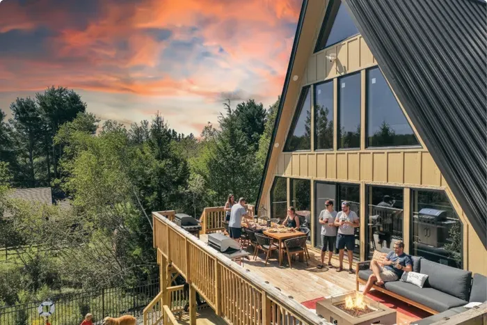 Aery Lakehaus -upper-Deck-people.jpg