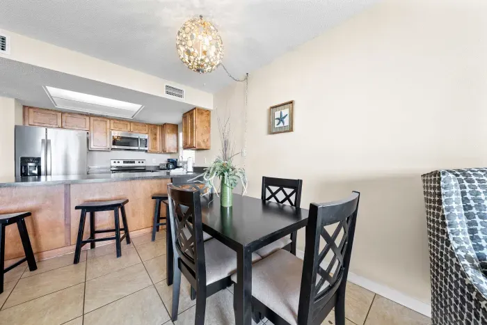 Dining area between living room and kitchen