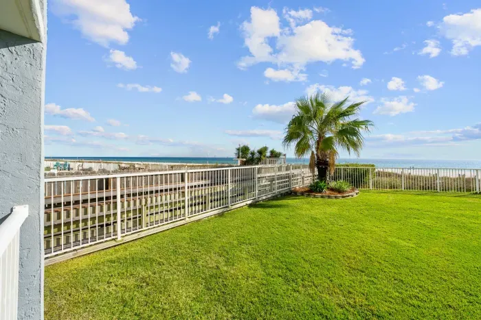 Patio directly next to boardwalk