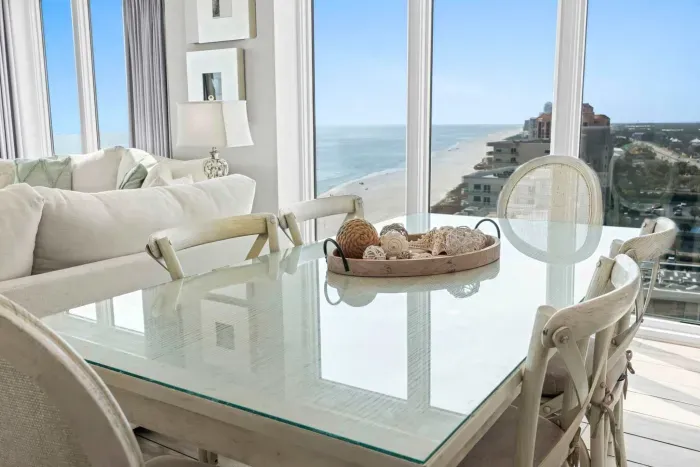 Dining room seats 6 with Gulf views