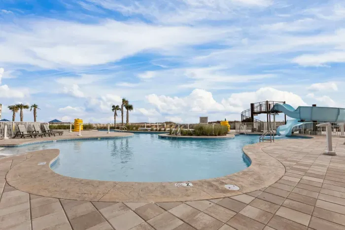 Zero entry outdoor pool