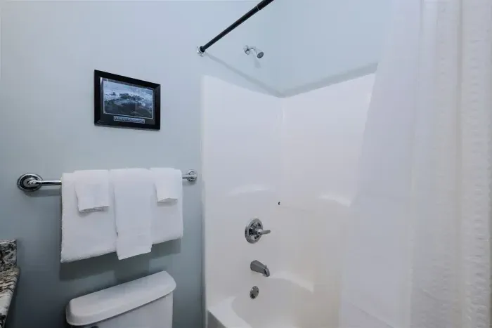 024 104A 200 Peninsula Blvd 10522