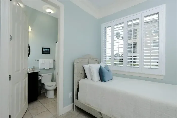 023 104A 200 Peninsula Blvd 10522