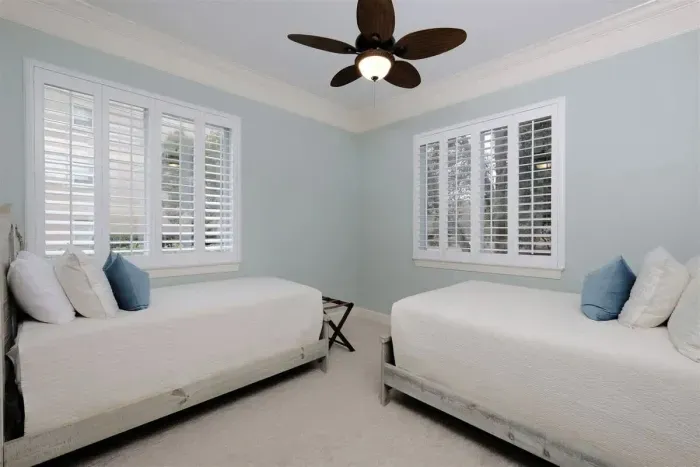 021 104A 200 Peninsula Blvd 10522