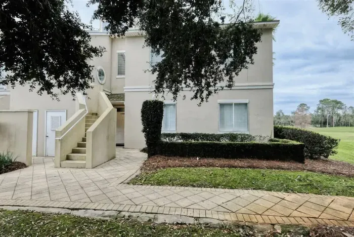 001 104A 200 Peninsula Blvd 10522