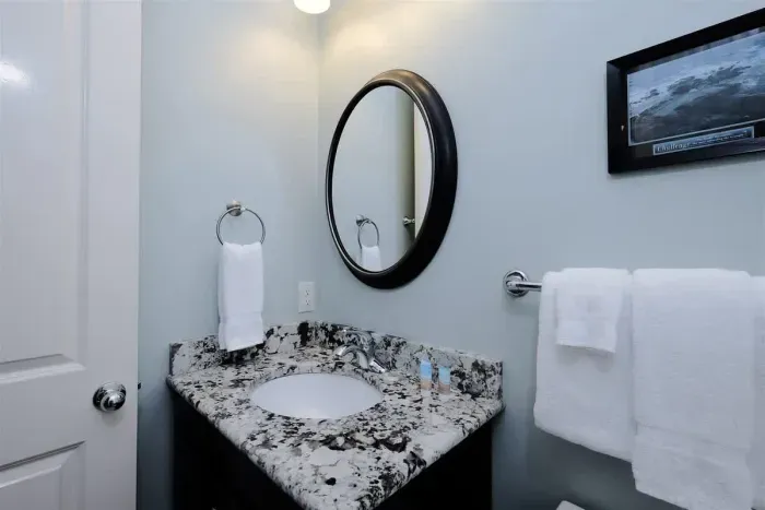 025 104A 200 Peninsula Blvd 10522