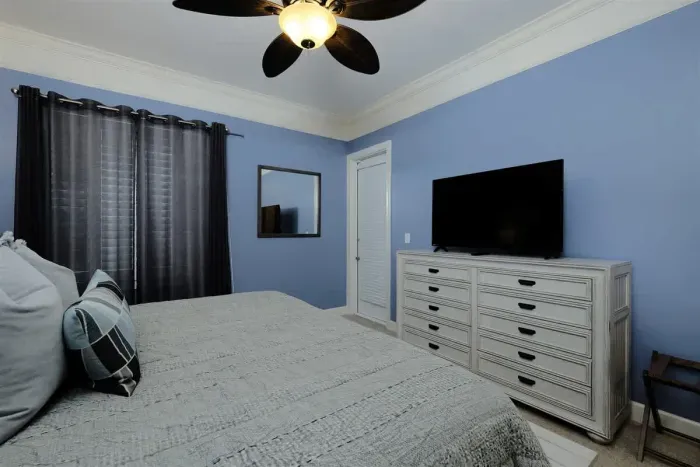 017 104A 200 Peninsula Blvd 10522