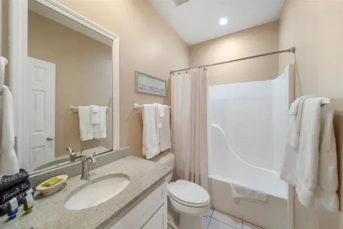 2nd Upstairs Bathroom