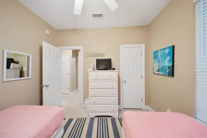 2nd Guest Bedroom with two twin beds