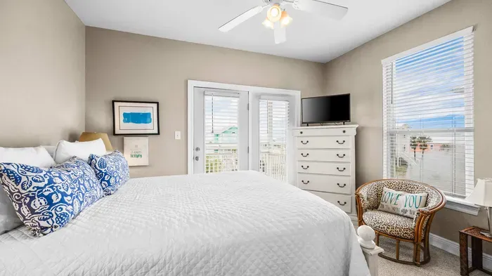 Guest bedroom with balcony access