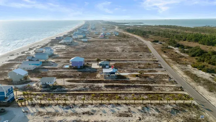 Blissful Shores perfectly positioned between the Gulf to the south and Bon Secour Bay to the north, water and coastal beauty in every direction.