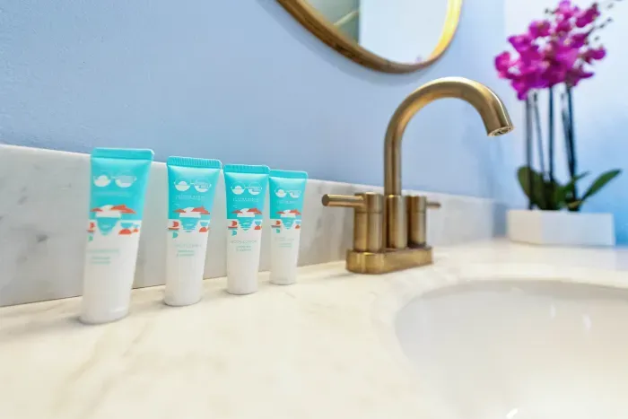 Primary Bathroom: Bright and functional, the bathroom includes all the essentials and amenities for a comfortable stay.