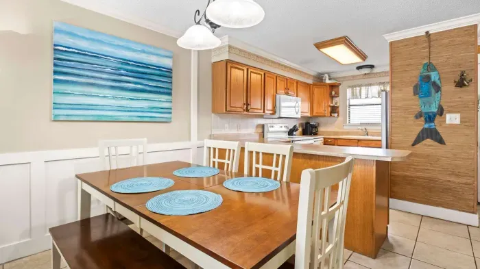 Dining area off kitchen