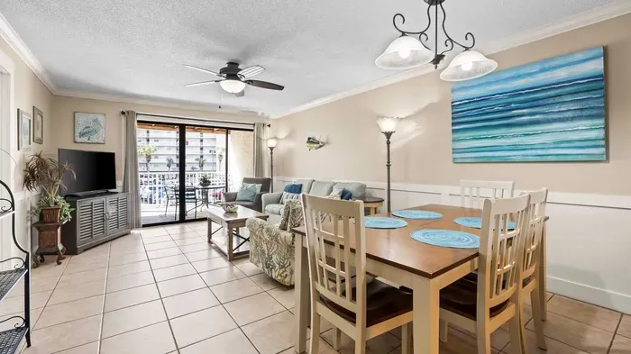 Dining area with seating for 6