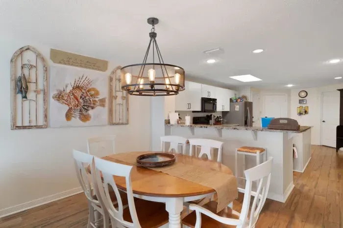 Dining with seating for 6